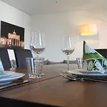 亚历山大广场假日公寓酒店