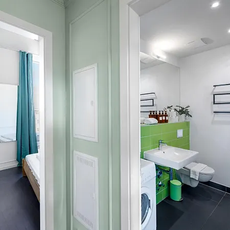 هوليداي آت ألكسندربلاتز شقة *