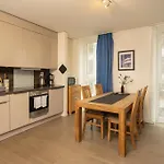At Alexanderplatz Apartment *